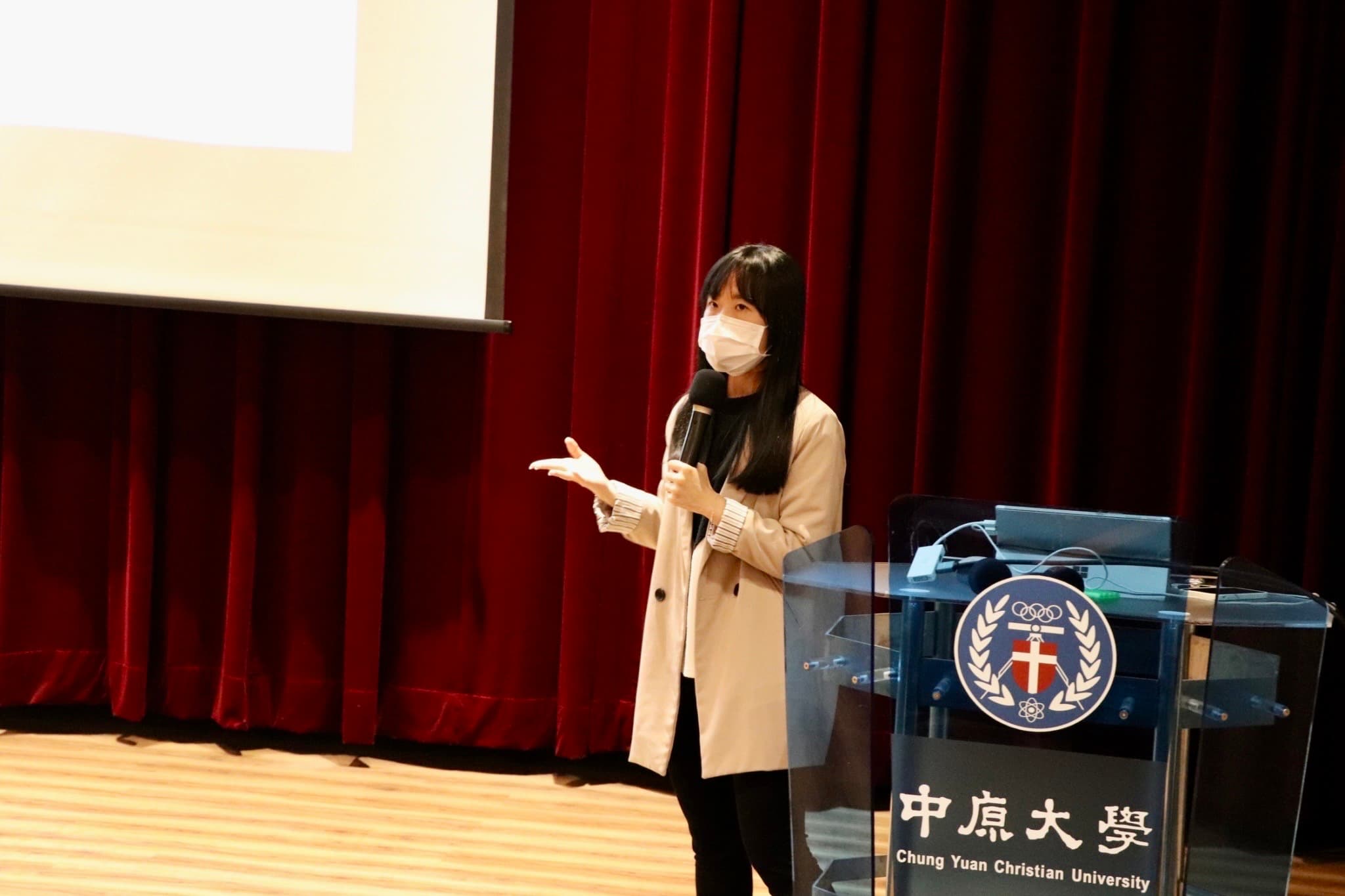 大數據公司客戶成功經理馬少嬪為參賽同學進行《KEYPO大數據關鍵引擎》操作與範例講解