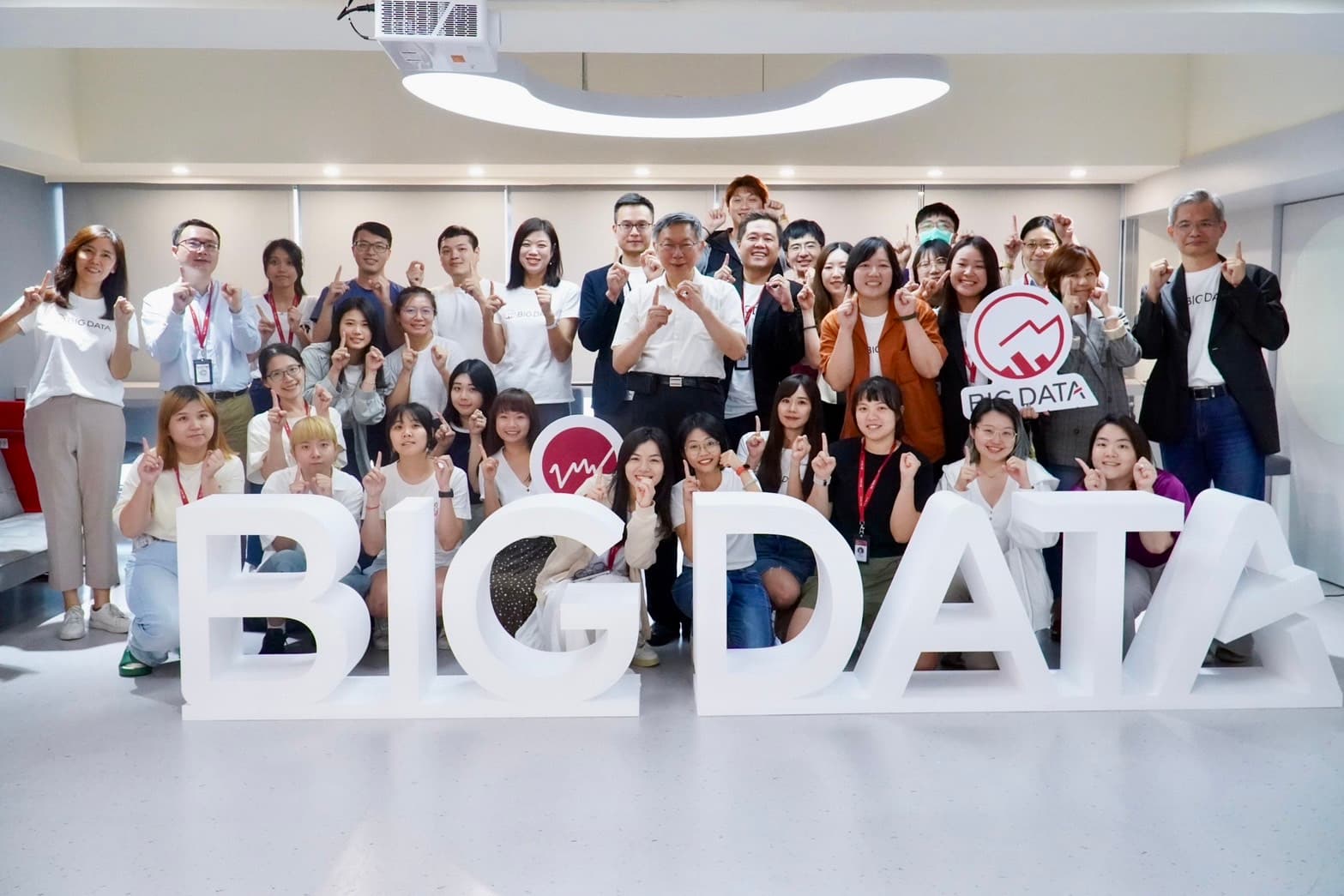 台灣民眾黨主席柯文哲參訪大數據公司