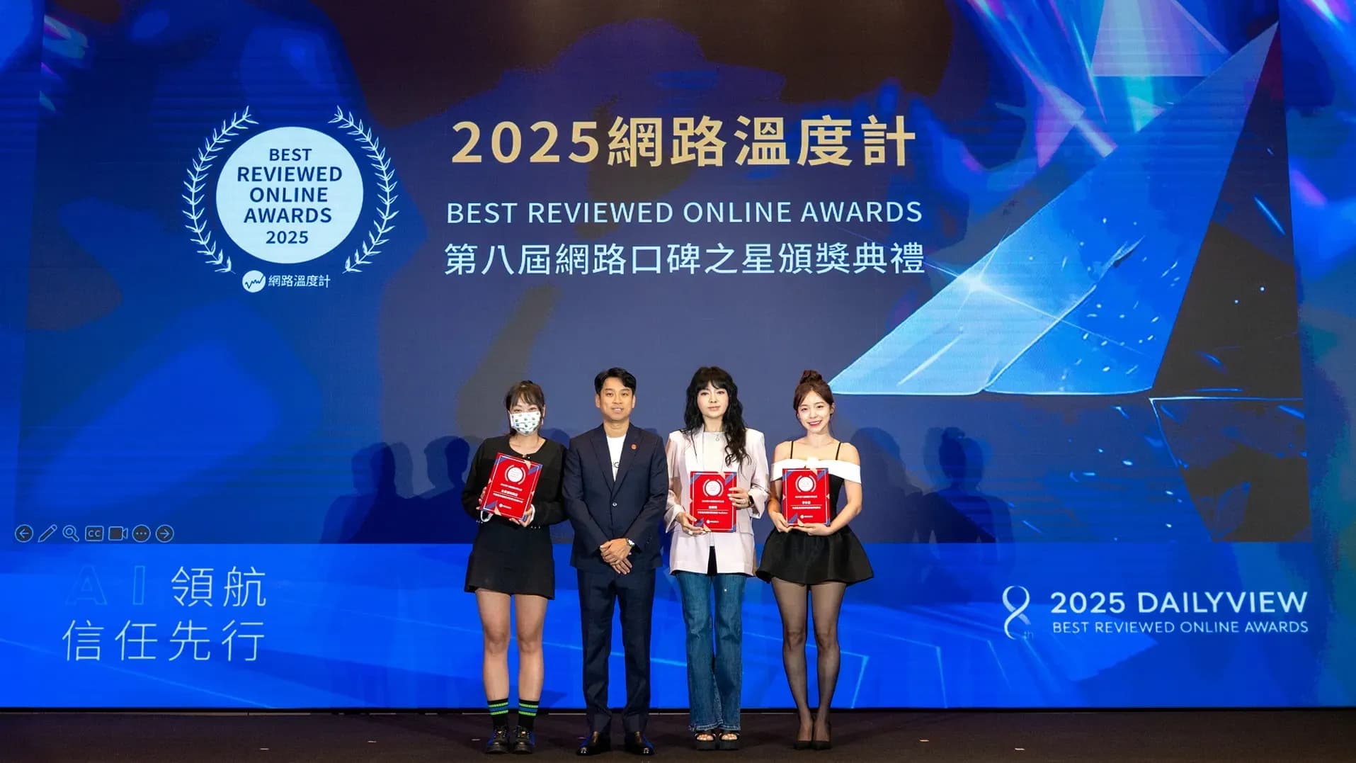 FamilyMart (first from left), Jesse Tang (second from right), and Dahye Lee (first from right) won the awards for Social Media Editor, YouTuber, and Cheerleader, respectively.