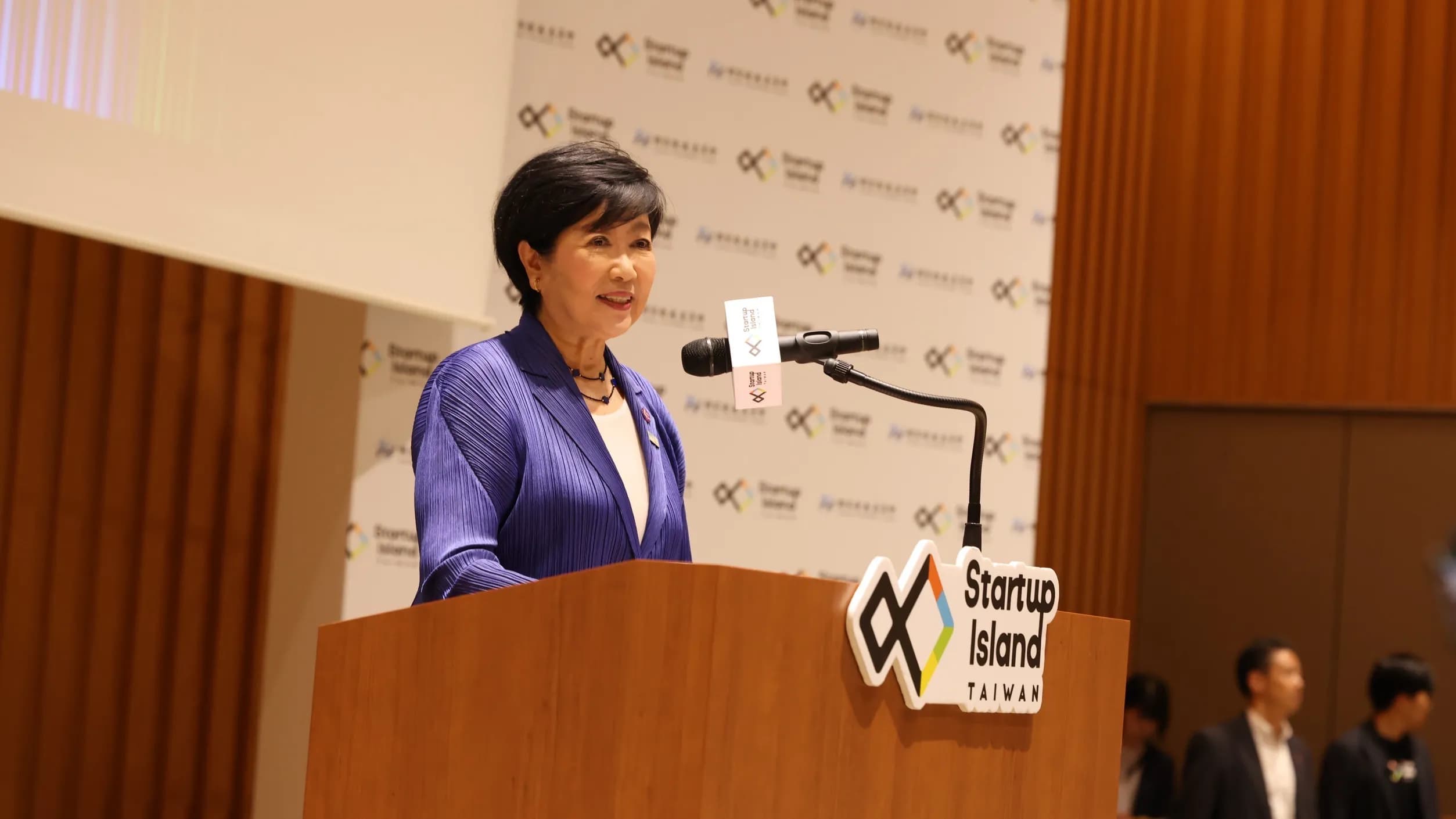 東京都の小池百合子知事が祝辞を述べた