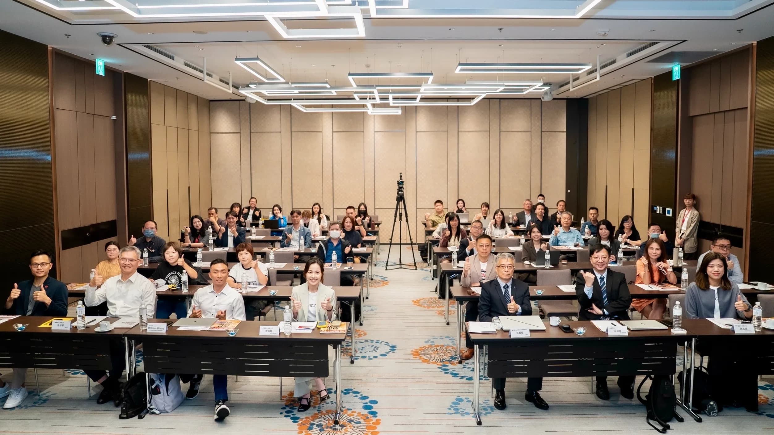 The seminar co-hosted by BIG DATA and Deloitte Taiwan drew business representatives from a wide range of industries.