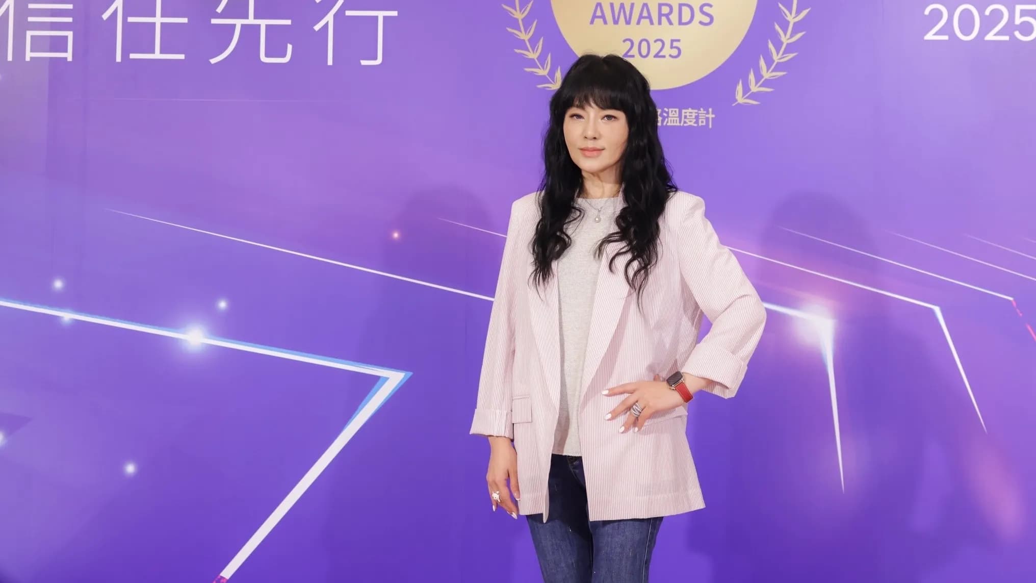 Jesse Tang ranks 8th with 79.7 points, remaining in the Trust Temperature top ten for three consecutive quarters; her cross-platform content and Golden Bell Award recognition reflect her professional strength.
