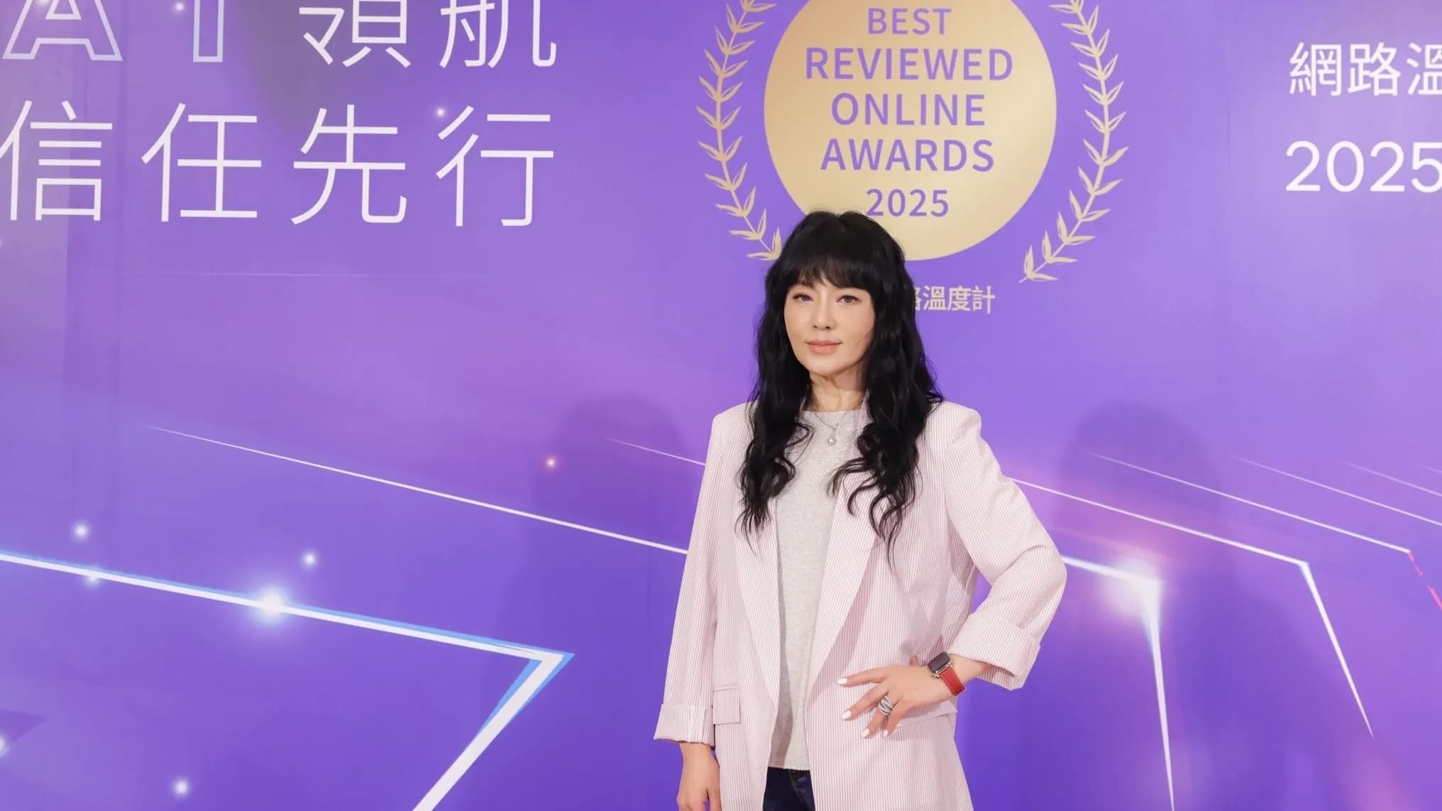 唐綺陽が79.7点で8位。3四半期連続で信頼温度トップ10入りを果たし、プラットフォームを横断したコンテンツ運営とラジオ金鐘賞での評価が専門性を裏付けた